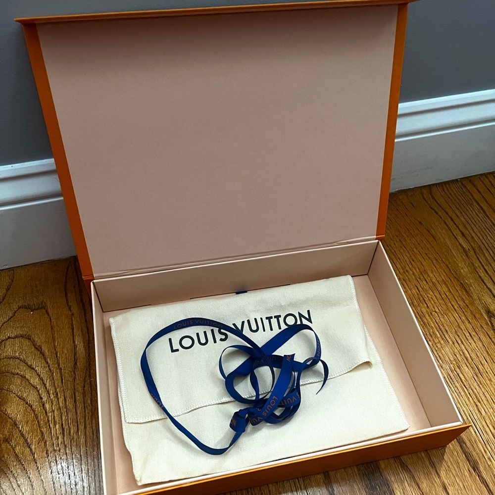 LV 12x8 box with dust bag